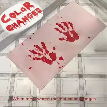 Хэллоуин Забавный кровавый коврик для пола Креативность Встреча с водой Изменение цвета Дверной проем Подставка для ног Ужасный кроваво-красный коврик для ванной комнаты Нескользящий обесцвеченный коврик для пола Ковер 40*70CM белый
