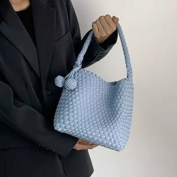 Hand-Woven Bucket Tote Bag Large Capacity Shoulder Handbag Solid High-Grade Niche Design Vegetable Basket Bag Light blue + pendant + liner small bag