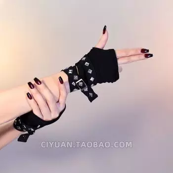Harajuku Lolita Lolita Saibo Punk Goth Waste Soil Rivet Strap Short Wristband Gloves Sub-Culture Accessories Black