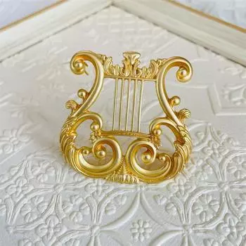 Harp Brooch Medieval Elegant Three-Dimensional Plain Gold Art Corsage Court Style Men And Women Plated Matte Alloy Pin Accessories