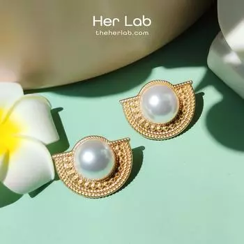 Her Lab | Серьги-гвоздики с жемчугом Серьги-гвоздики с пресноводным культивированным белым жемчугом | подарок в шкатулке для украшений