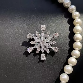 High-end crystal zircon brooch women s temperament swan brooch pin simple coat suit cardigan accessories