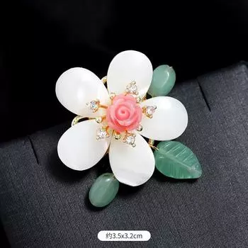 High-end exquisite handmade natural crystal shell brooch female retro temperament elegant and versatile corsage light luxury jewelry
