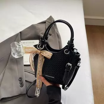 High-end fashion portable bucket bag women s new versatile simple messenger bag trendy solid color shoulder bag