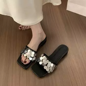 High-end low-heeled temperament slippers for women s summer wear 2024 new French niche silver sequined one-word cool slippers 35 серебряный
