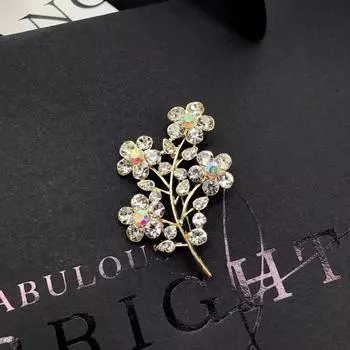 High-end temperament sparkling diamond brooch, fashionable women s coat sweater crystal pin versatile corsage accessories