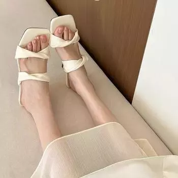 High fashion versatile kink slippers women s spring and autumn new niche daily wear sense one-word high-heeled sandals 35