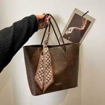 High-quality Retro Female Shoulder Bag Versatile Shoulder Bag Large Capacity Commuter Bag New Fashion