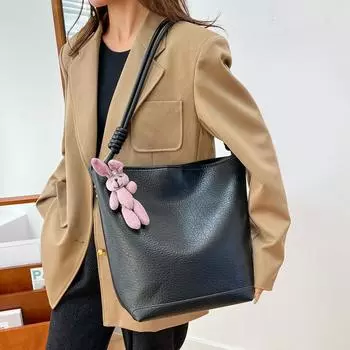 High Quality Shoulder Bag with Rabbit Pendant Ladies PU Leather Bucket Bag Solid Commuter Handbags Large Capacity Women Tote Bag