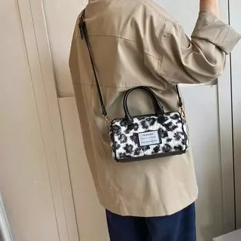 High-quality version fashion handbag women s autumn and winter new trendy woolen pillow bag plaid shoulder crossbody 22*8.5*14 хаки