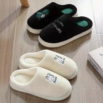 Хлопковые тапочки женские зимние новые домашние тапочки нескользящие с ворсом на толстой подошве плюшевые тапочки с героями мультфильмов чёрный