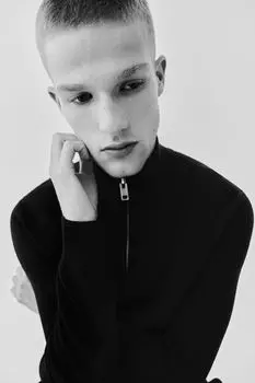 HM облегающий свитер черного цвета