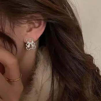 Hollow Diamond Studded Teddy Bear Earrings Versatile and Versatile Bow Shaped Earrings 2024 New Trend 925 Silver Needle Earrings