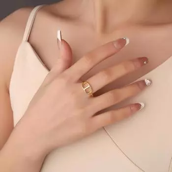 Hollow pig s nose ring Women s niche high-end light luxury small fresh and fashionable commuting versatile simple Hollow open ring