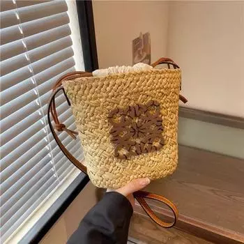 Hong Kong Counter Straw Bag Women 2025 New Seaside Vacation Shoulder Small Bag Niche Raffia Woven Bag Khaki