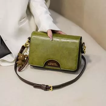 Hong Kong Counter Super Popular Summer Green Bag Women s 2025 New Light Luxury Niche High Sense Shoulder Square Sling Bag Green Pendant