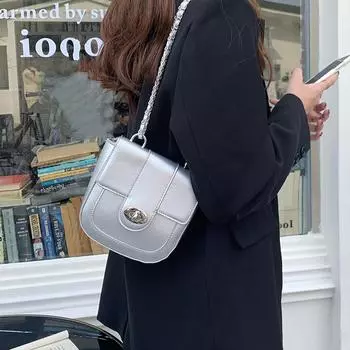 Горячие девушки серебряные кожаные сумки-седла через плечо простые маленькие черные сумки через плечо повседневные женские сумки на цепочке подмышки женские сумки