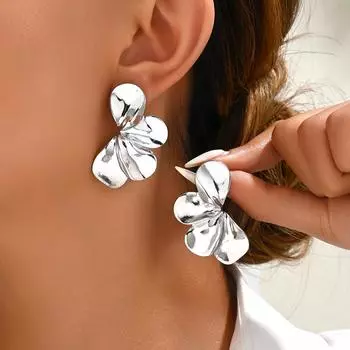 Hot Sale Women s Flower Earrings Niche Premium Design Fan Stud Earrings Versatile Earrings Fashion