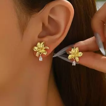 Hot-selling women s earrings, niche flower inlaid zircon design light luxury stud earrings, high-end earrings.