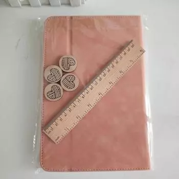 Хранитель схем вязания крючком. Легко фиксируемый складной магнитный держатель для схем вязания крючком. розовый