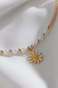 Хрустящее колье кремового цвета из бисера с изображением ромашки