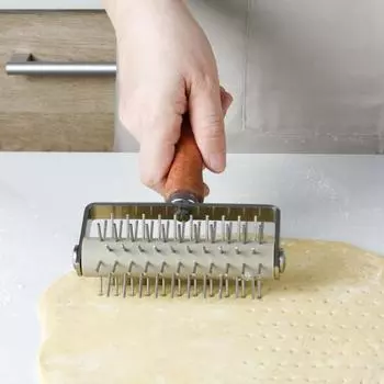 Игольчатый ролик для пиццы с антипригарным покрытием, экономящий труд, деревянный вкусный дырокол для выпечки хлеба светло-коричневого