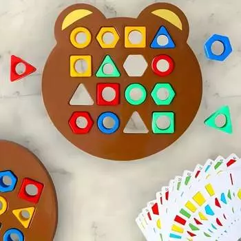 Игра на сопоставление форм, Цветная сенсорная развивающая игрушка, Новые детские пазлы, Доска для быстрого сопоставления геометрических форм, Милая шахматная доска в форме медведя (2 игрока) 1PCS разноцветный