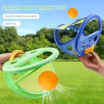 Игра в карманный ловец с ракеткой и 2 мячами. Игра в бросание и ловлю мяча. Веселье на свежем воздухе. Игра в бросание и ловлю мяча для пляжа и бассейна. зелёный