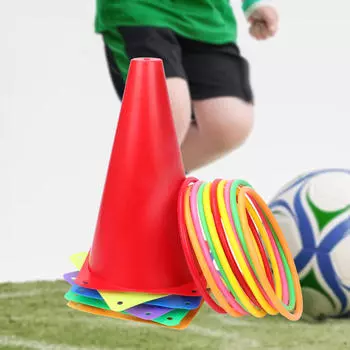 Игра в метание колец Цветные конусы и метание дорожного движения Карнавал на заднем дворе для