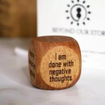 Игральные кости с позитивными утверждениями Деревянные игральные кости осознанности с утвердительными утверждениями Портативные игральные кости с утверждениями Вдохновляющие подарки для женщин и мужчин A