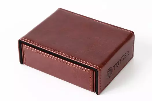 Игровой аксессуар TOYGER RollTray идеально подходит для FreeDAM и имеющихся в продаже корпусов для колод ~Card case~! (коричневый)