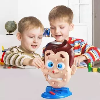 Игрушка для выдавливания прыщей с человеческим лицом и колесиком-указателем, распыляющим воду