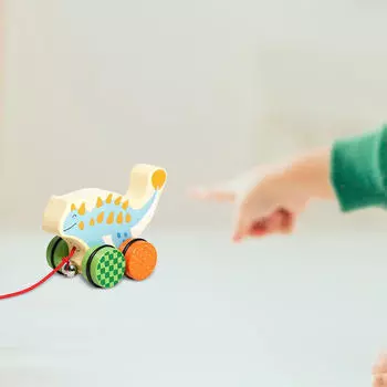 Игрушка-каталка с животными на веревочке для малышей и детей постарше Triceratops