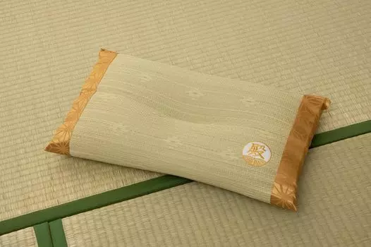 Ikehiko Igusa Подушка для постельного белья Domestic Igusa Подарочная коробка включена Полая плоская подушка для мужчин Антибактериальная дезодорирующая дезодорирующая 50 x 30 см Натуральная