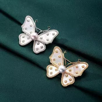 Имитация бабочки-рябчика Брошь Высококачественная женская мода Нежная жемчужная брошь Ниша Высококачественный дизайн булавка с аксессуарами