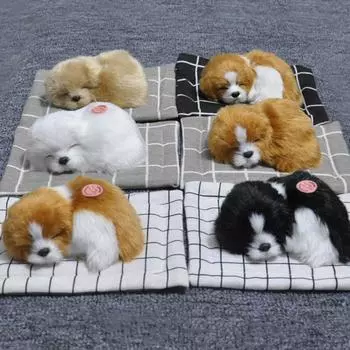 Имитация собаки Прекрасная симуляция смеющейся спящей собаки с ковриком