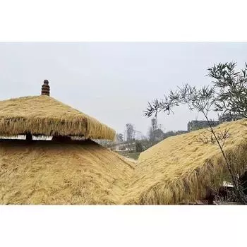 Имитация соломенного ковра Огнестойкий деревянный дом Беседка Декоративный пластиковый газонный забор из соломенной соломы Крыша из черепицы 2CMSpring Grass White Lat