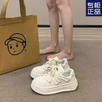 In 2024, the new little white shoes will be popular in autumn and winter, super fire board shoes, muffin models, thick-soled versatile, niche fashion 35