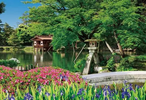 in Beverly 300 Piece Jigsaw Puzzle Fresh Green Kenrokuen x [Made Japan] (26 38cm) 300-096