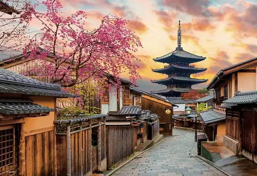 in Beverly 300 Piece Jigsaw Puzzle Yasaka Tower x [Made Japan] (26 38cm) 300-098