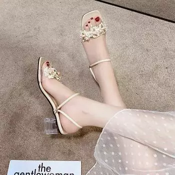 In the summer of 2025, the new sandals, fairy, outdoor wear fashion, flower middle heel, two words, wear thick heel cool slippers 35