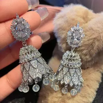 Индийские этнические характеристики, индивидуальный стиль, колокольчики, музыка ветра, серьги, цветной циркон, серьги с бахромой. белый