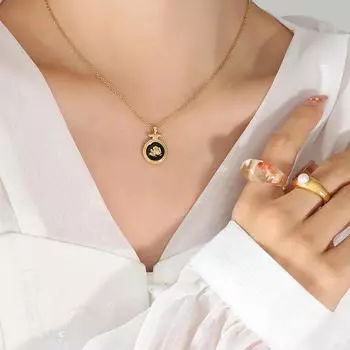 Индивидуальность не выцветает Нишевый дизайн Французская ретро роза капает масло циркон круглый бренд кулон ожерелье