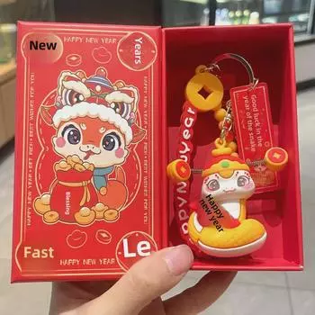 «Индивидуальный брелок в виде змеи зодиака 2025 года — модный талисман для сумок и автомобилей»