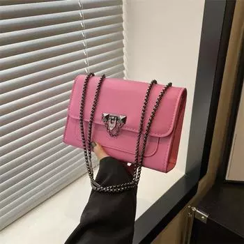 Индивидуальный тренд новая цепочка маленькая квадратная сумка красивая нишевая ретро маленькая сумка женская 2024 повседневная сумка через плечо чёрный