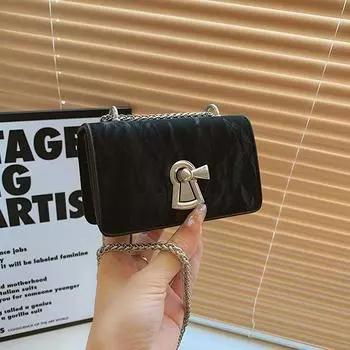 Индивидуальный тренд повседневная маленькая квадратная сумка в иностранном стиле маленькая женская сумка 2024 новая цепочка красивая сумка через плечо Small чёрный