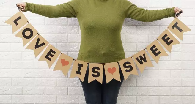 Inkdotpot Kraft Love is Sweet Предварительно натянутая овсянка Свадебный баннер Свадебная овсянка Свадебная помолвка Знак фото бежевый