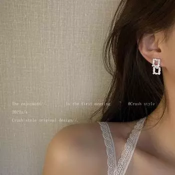 INS Exquisite Geometric Square Ear Studs Female Accessible Luxury Zircon Sparkling Square Earrings (Silver Needles)