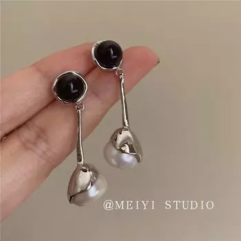 INS Female Clothes in Black and White Summer Hong Kong Style Elegant Pearl Earrings Silver black and white pearl earrings
