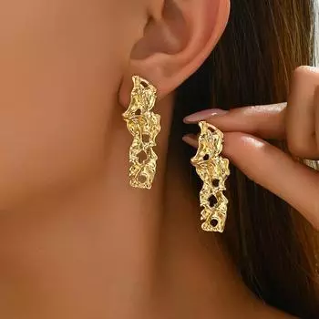 ins simple niche light luxury earrings Mori sweet pleated hollow design stud earrings versatile high-end earrings